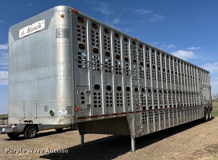 1998 Wilson livestock trailer - DD3352