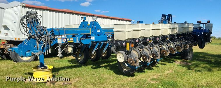 2012 Kinze 3800 planter - DN3553