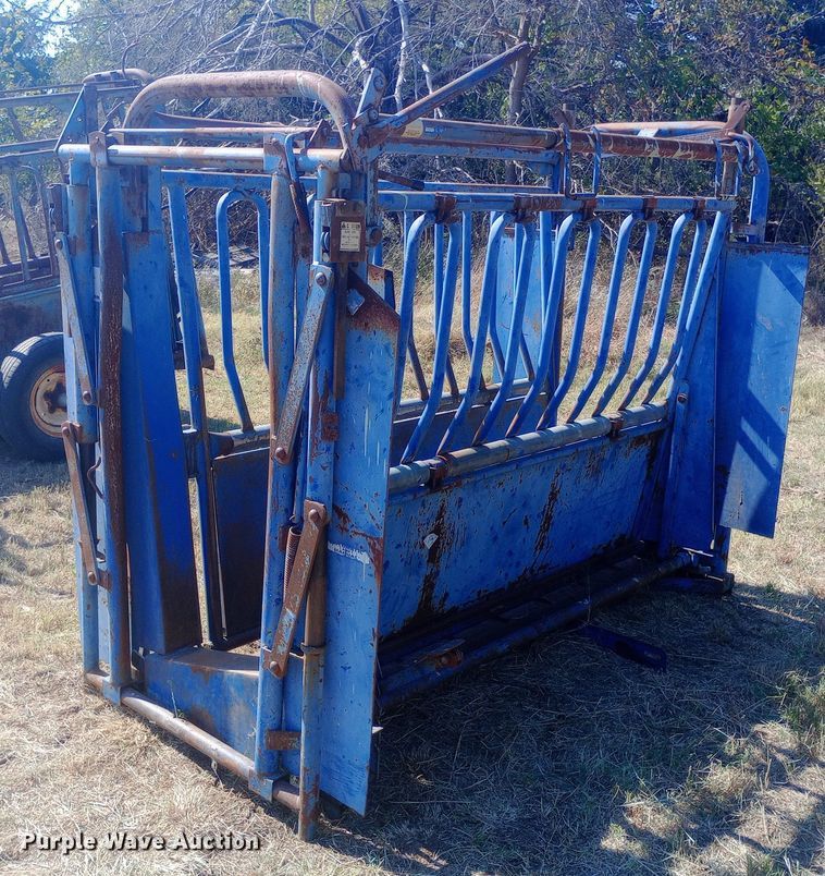 Priefert squeeze chute - DW0818