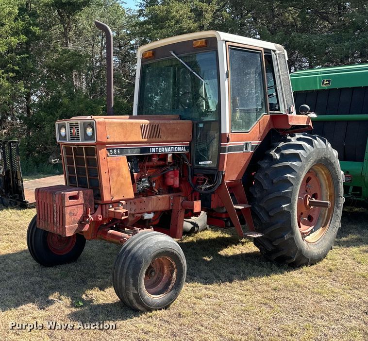 1981 International Harvester F986 tractor - DX3537