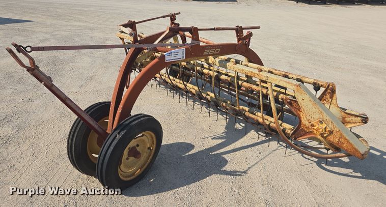 New Holland Rolabar 260 hay rake - EE7810