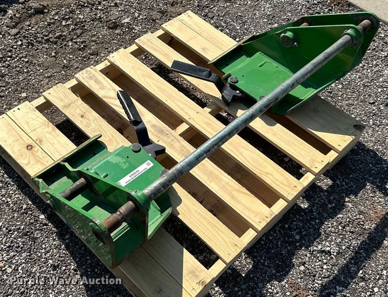 John Deere   tractor loader to skid steer adapter - EN0044