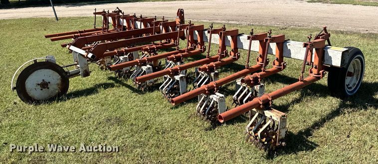 Lilliston-Lehman row crop rolling picker/treader - MV9213