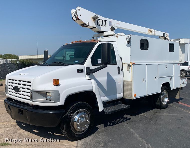 2007 Chevrolet  C4500 bucket truck - DM1824