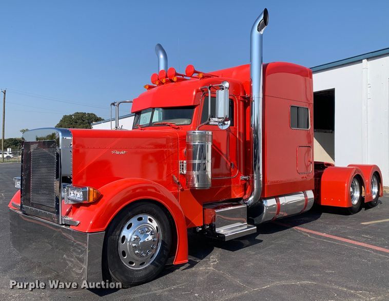 2005 Peterbilt  379 semi truck - DM1825