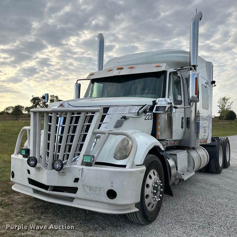 2015 International  Lonestar  semi truck - DR2722