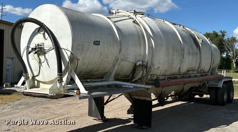 1974 Butler pneumatic dry bulk trailer - DX1303