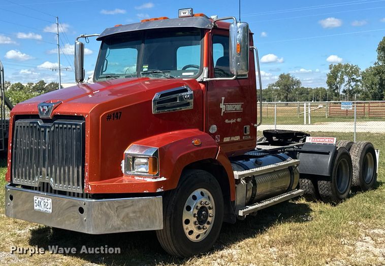 2016 Western Star 4700 semi truck - DX1305