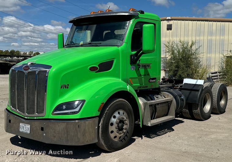 2016 Peterbilt 579 semi truck - DX1309