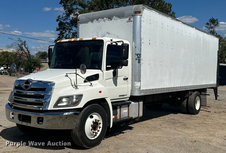 2015 Hino 338 box truck - DX1367