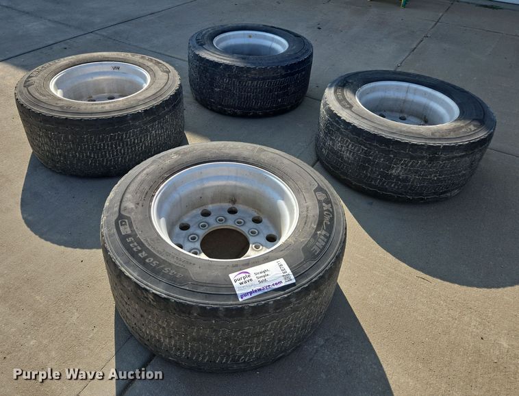 (4) Michelin 445/50R22.5 tires and wheels - EE7811