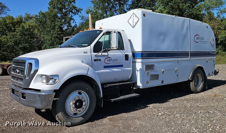 2006 Ford F750 Super Duty XLT wireline truck - EI8413