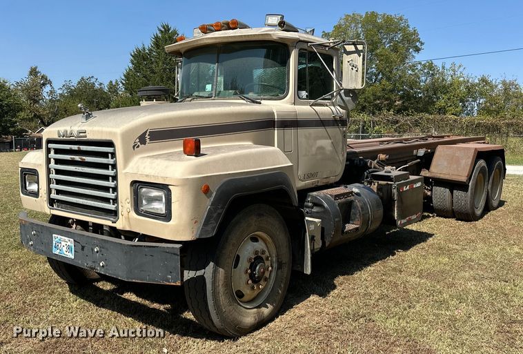 1993 Mack RD690S rollback truck - EJ4881