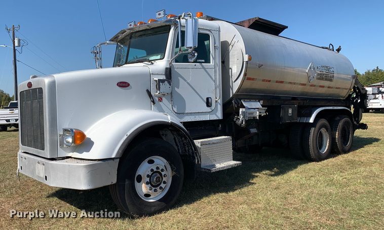 2011 Peterbilt  365 oil distributor truck - JT9735
