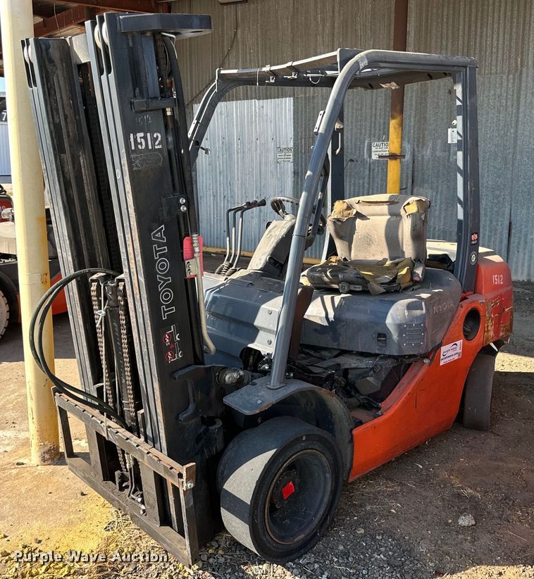 2015 Toyota 8FDU25 forklift - DD3317