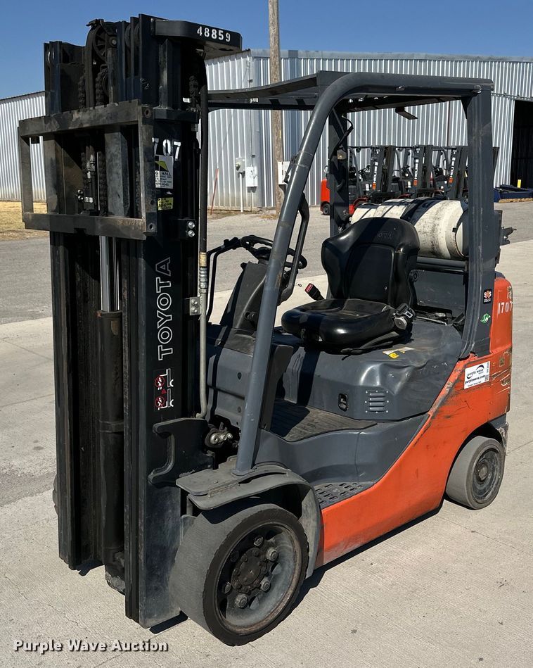 2017 Toyota  8FGCU25 forklift - DD3338