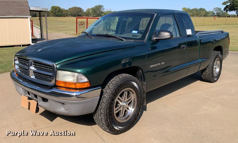 2001 Dodge Dakota SLT Club Cab pickup truck - DM1831