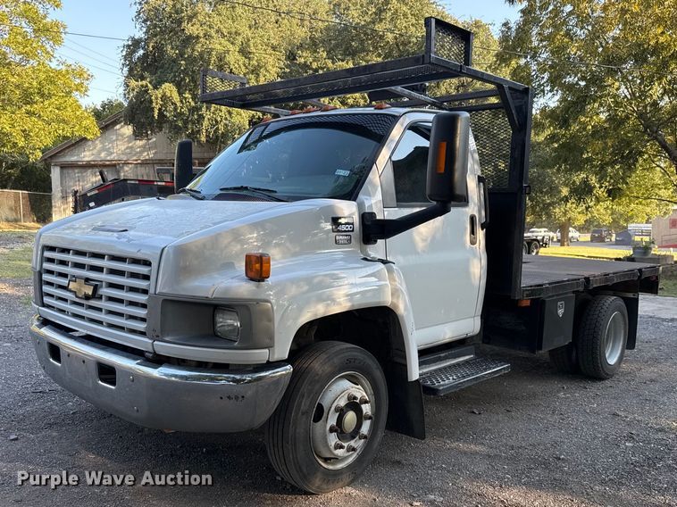 2005 Chevrolet  C4500 flatbed truck - DO2559