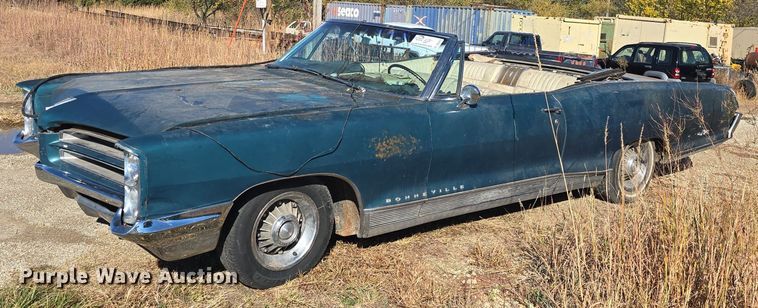 1966 Pontiac Bonneville convertible - DQ5224