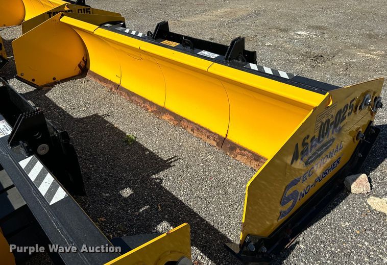 Arctic  LD10.5 skid steer snow pusher - DT2064