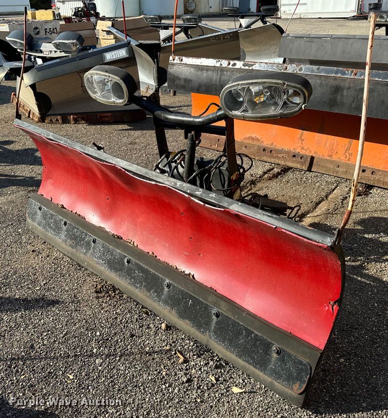 Boss 7' W snow plow - DT2076