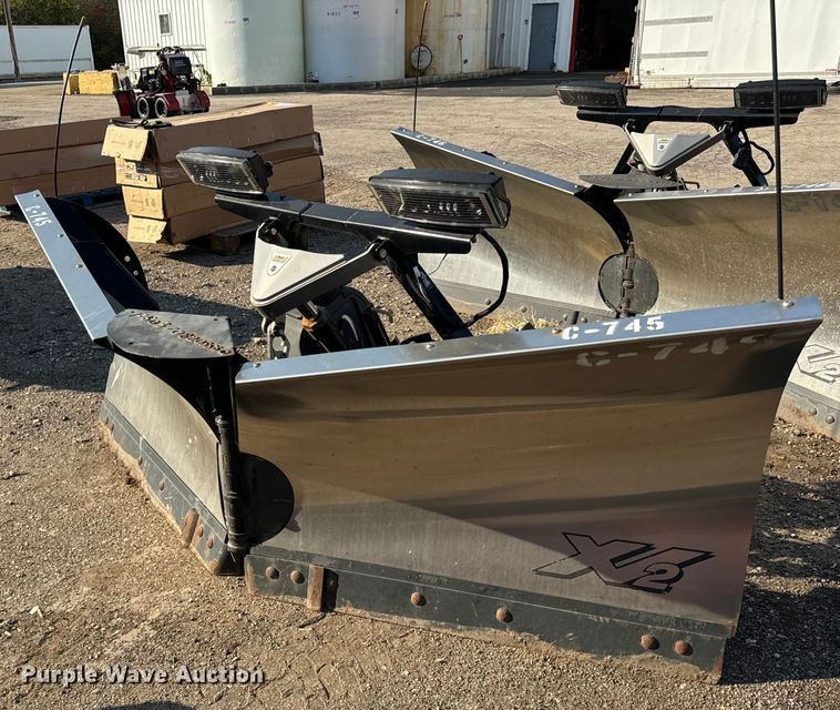 Fisher  XV2 8' 6" W snow plow - DT2081