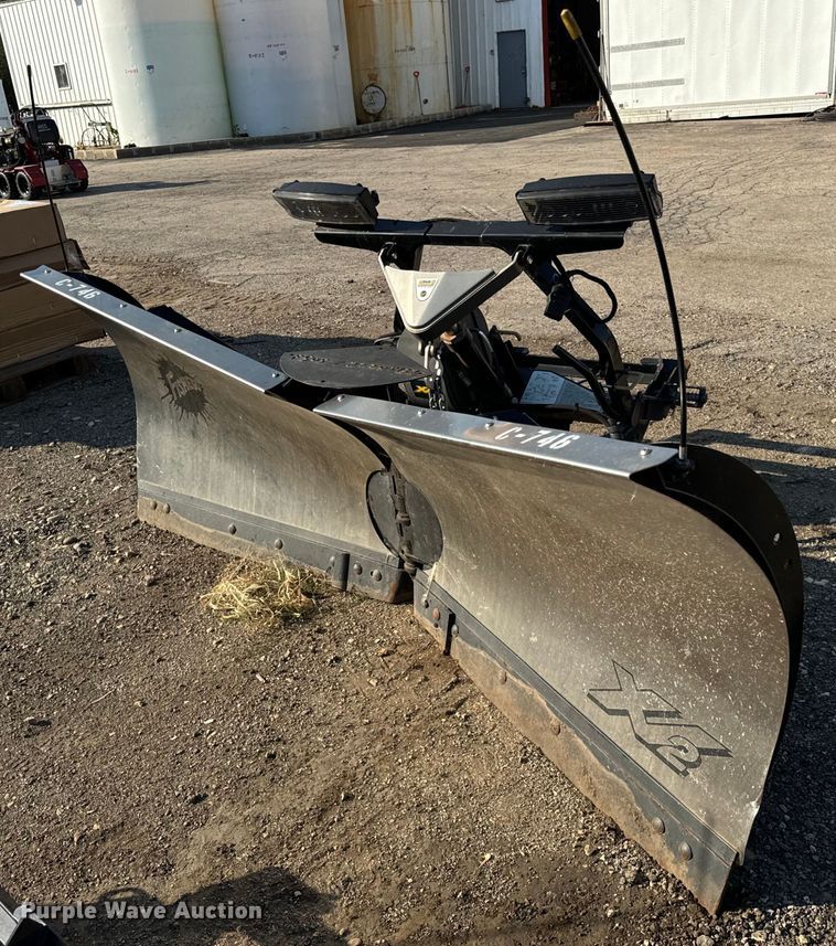 Fisher  XV2 8' 6" W snow plow - DT2082