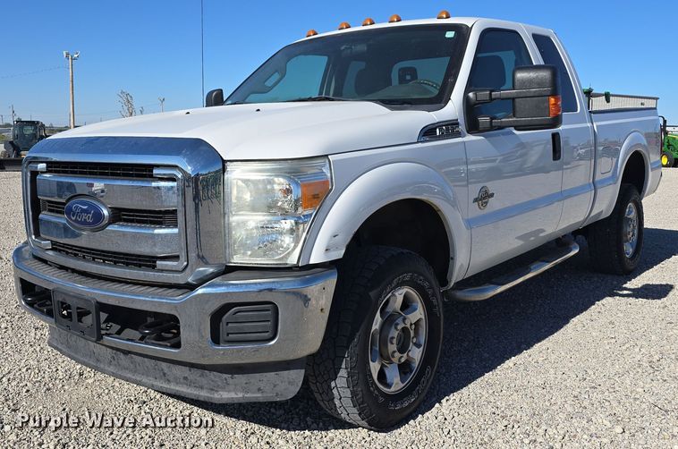 2013 Ford F350 Super Duty SuperCab pickup truck - DW3814