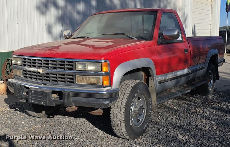1992 Chevrolet Silverado K2500HD pickup truck - DW3818