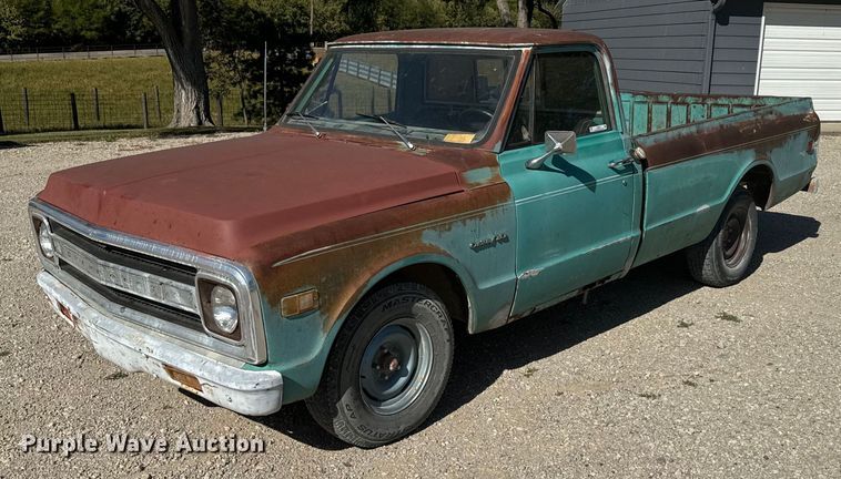 1972 Chevrolet C10 pickup truck - DX3661