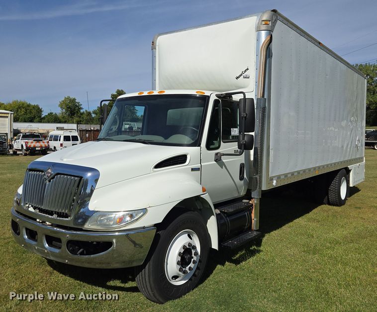2009 International DuraStar 4300 box truck - EE8560