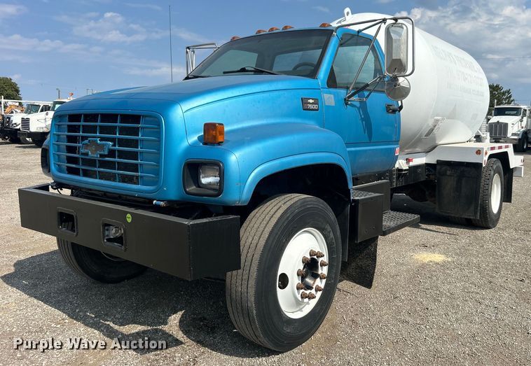2000 Chevrolet  C7500 propane delivery truck - EG1147