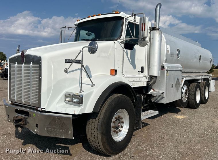 2006 Kenworth T800 fuel truck - EG1149