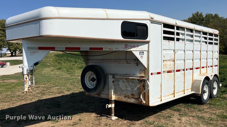 2008 Circle D Corp 6816GNST livestock trailer - EH2842