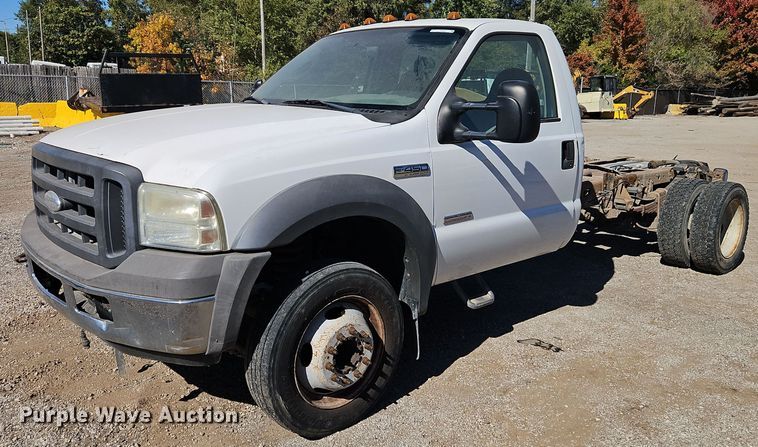 2005 Ford F450 Super Duty XL truck cab and chassis - EI8444