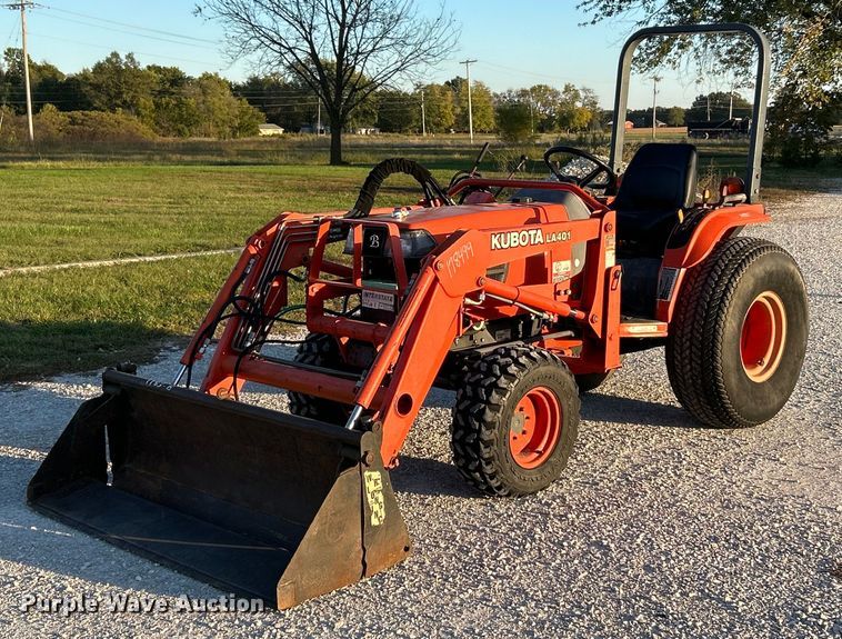 Kubota  B2710HSD MFWD tractor - EK3509
