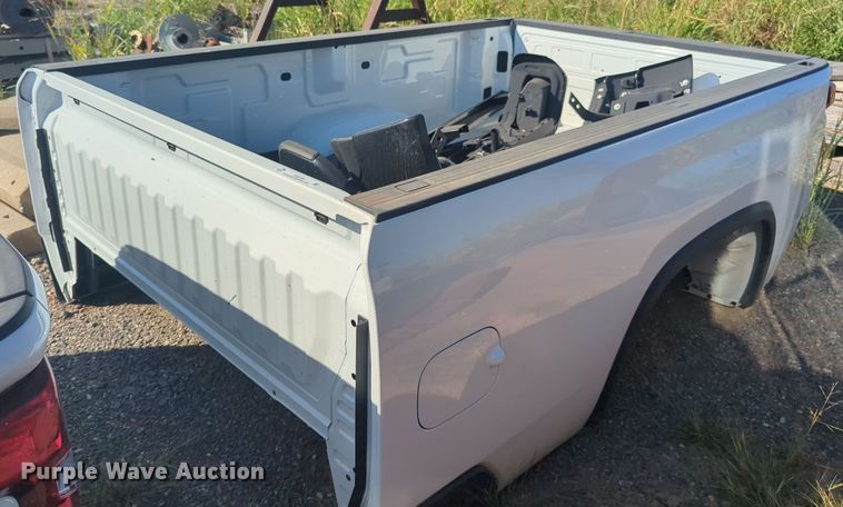Chevrolet  Silverado pickup truck bed - EQ2282