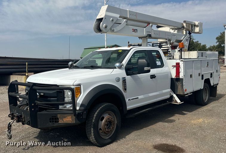 2017 Ford F550 Super Duty XL bucket truck - DD3358