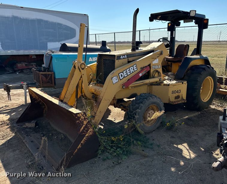 John Deere 210LE landscape tractor - DD3381