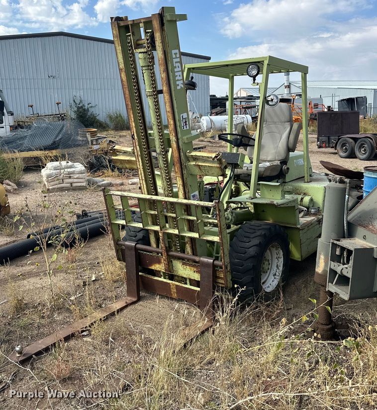 Clark  AU-248 forklift - DD3385