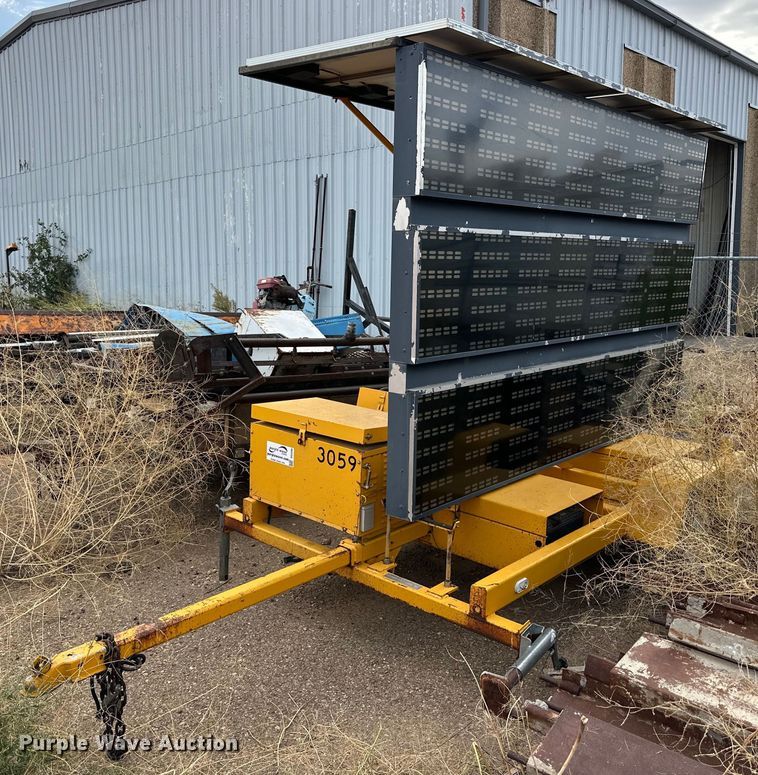 American Signal message board trailer  - DD3395