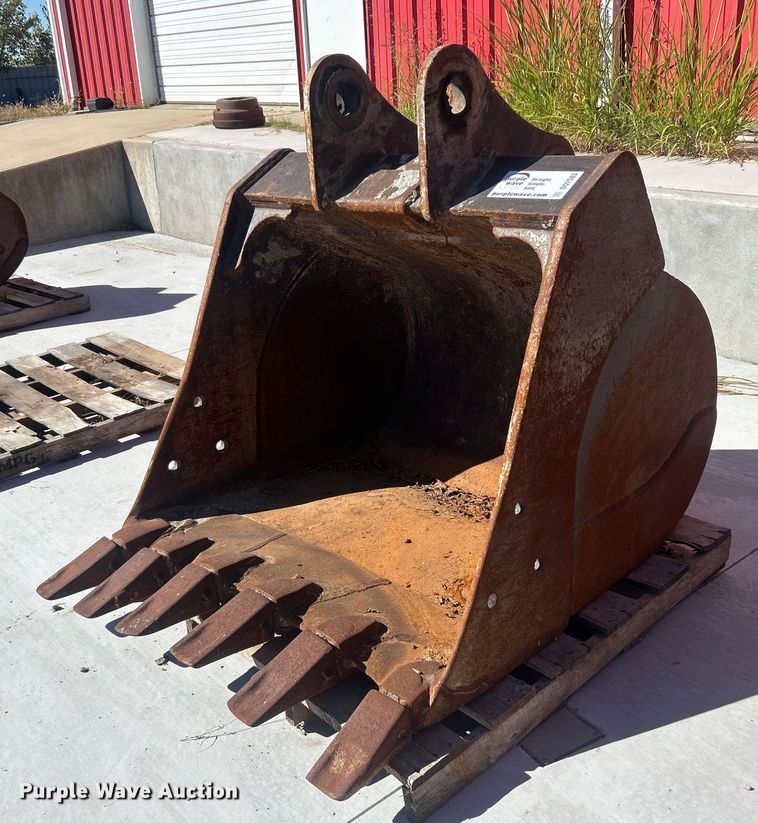 48" W bucket - DO7583