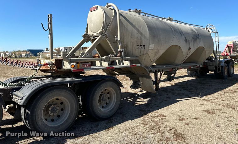 1995 Heil pneumatic dry bulk trailer - DP8538