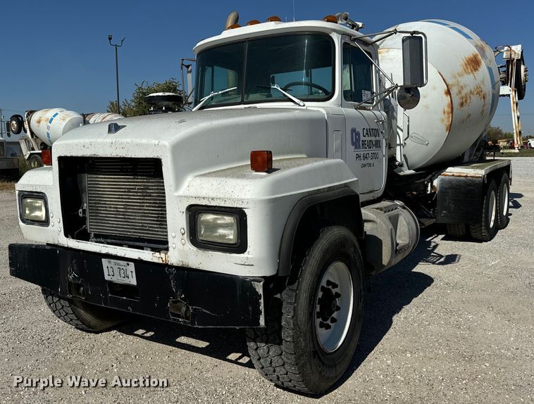 1999 Mack  RD690S ready mix truck - DT2099
