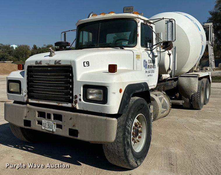 1998 Mack  RD690S ready mix truck - DT2100