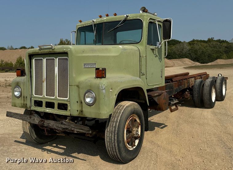 1978 International  Paystar 5000 truck cab and chassis - DV5910