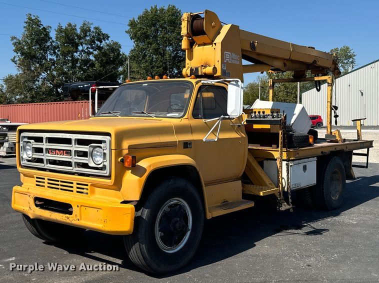 1987 GMC Sierra C7 crane truck - DX1445