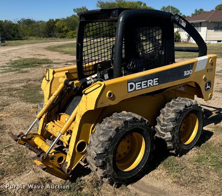 2005 John Deere 320 skid steer loader - DX3633