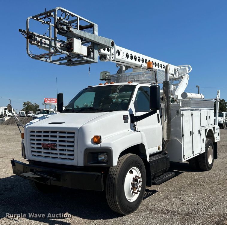 2009 GMC C8500 bucket truck - EG1115