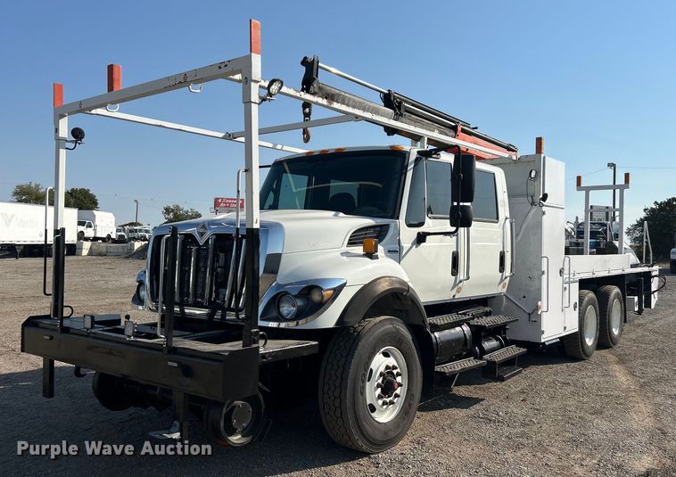 2009 International  7500 Crew Cab crane truck - EG1132